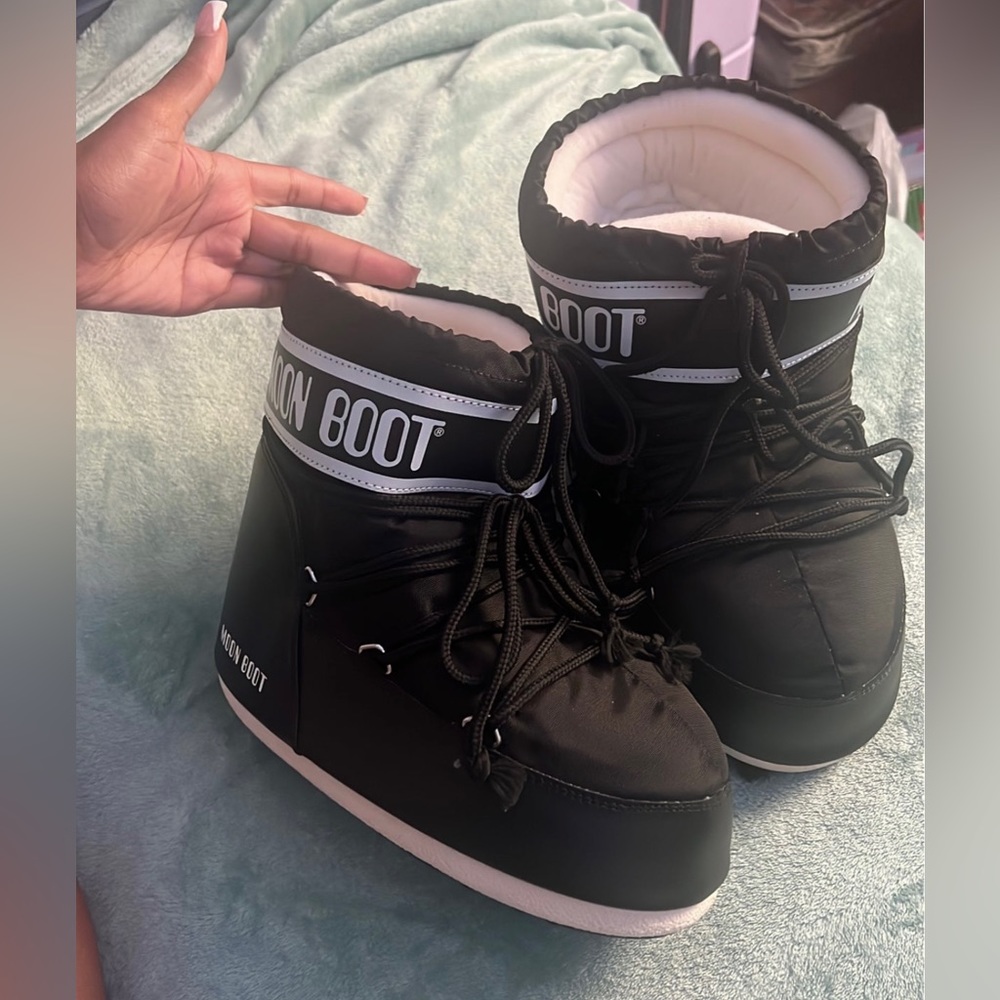 Moon boots